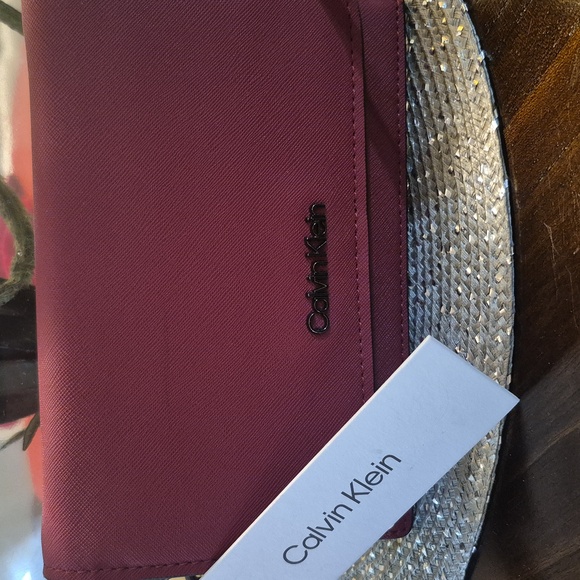 Calvin Klein Cranberry Crossbody Chain Wallet Bag - Picture 4 of 10